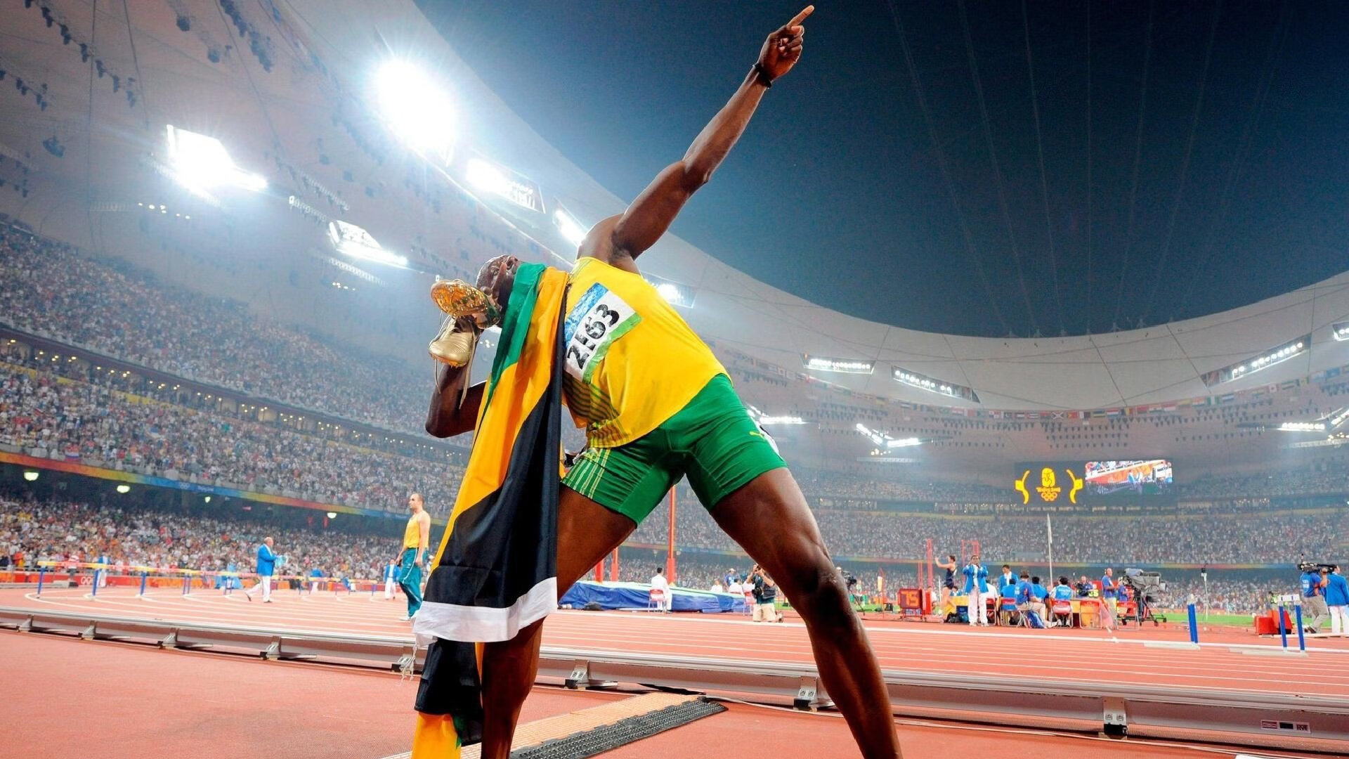 德国男子100米仰泳选手在预赛中表现出色，晋级半决赛，男子100m仰泳世界纪录