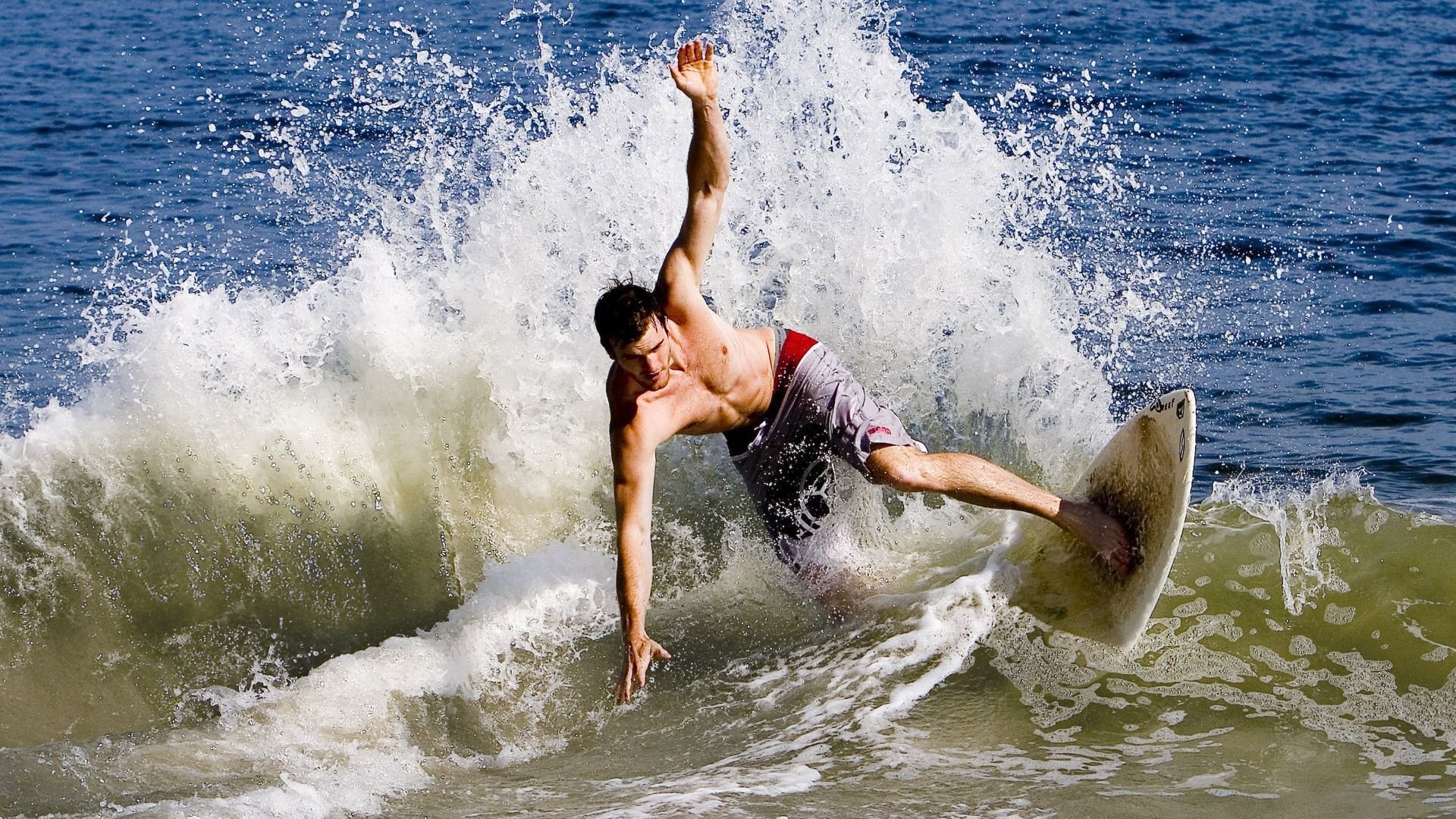 皇马门将神勇，多次扑救力保士气高昂，皇马门卫